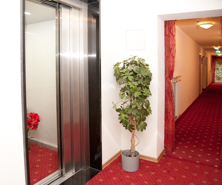 Hotel Hutzenthaler Bruckberg ภายนอก รูปภาพ